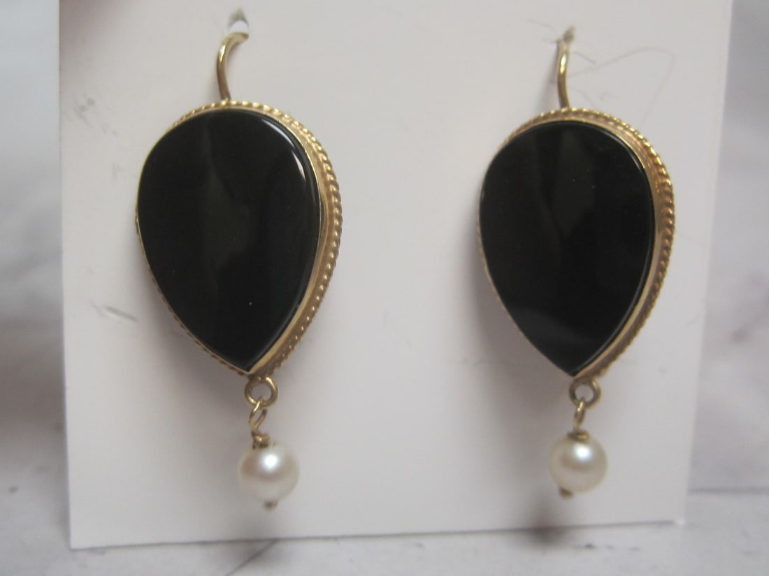14k Gold Black Onyx and Pearl Earrings: Weighs 4.1 grams