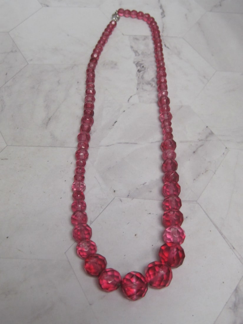 20" Antique Pink Cut Crystal Bead Necklace: .