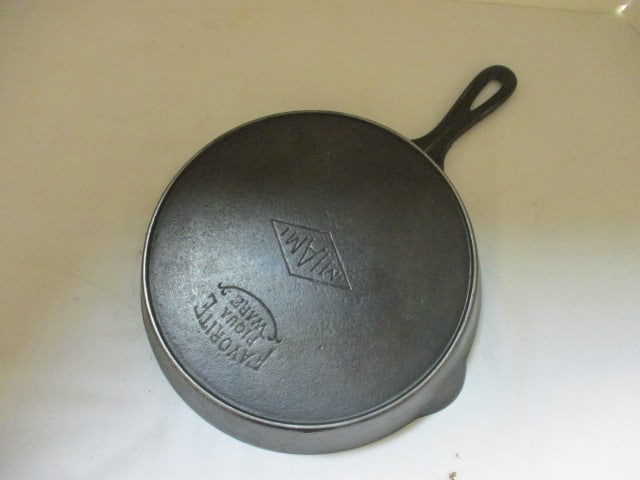 Vintage Favorite Piqua Ware Miami No. 8 Cast Iron Skillet: 10"dia, has heat ring on bottom