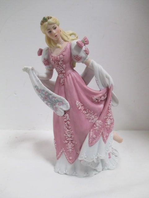 Lenox 'Cinderella' 1989 Figurine: 9"