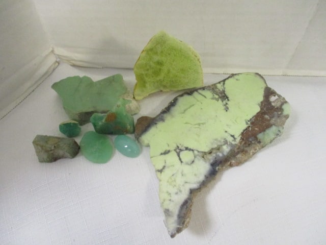 Collection of Chrysoprase Slabs, Polished Pieces, and One: Cabochon *see pictures and preview for condition