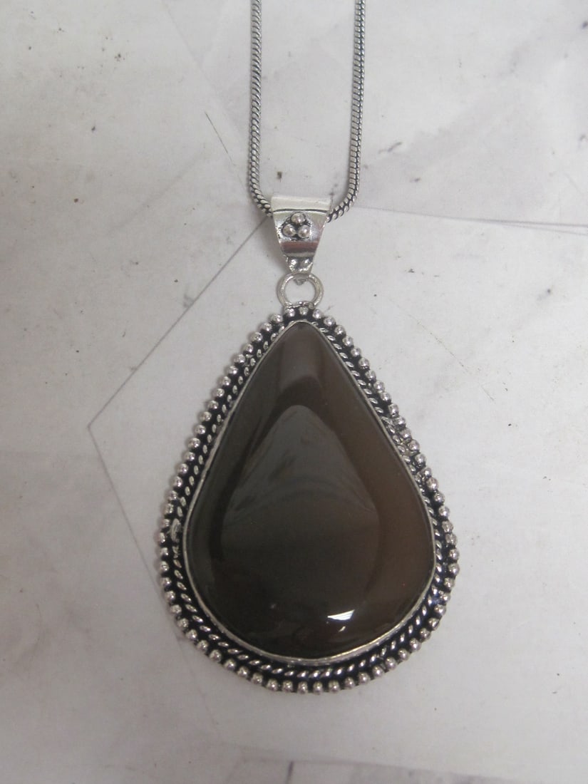 18" German Silver Necklace with Multi Onyx Stone Pendant: .