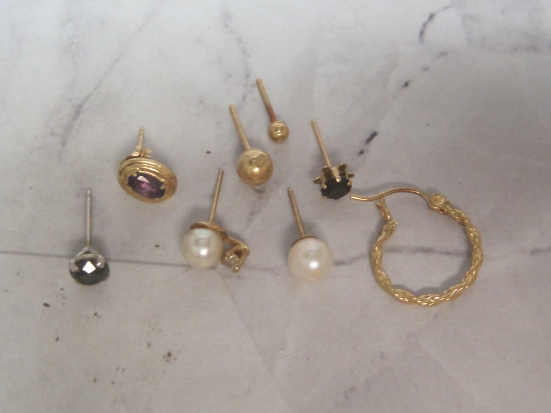 Lot of 8 Single 14k Gold Earrings (1 of 6)