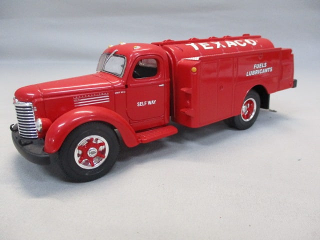 Texaco Diecast 1950's Fuel Tanker: .