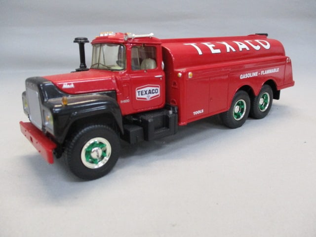 Texaco Diecast Mack R-600 Fuel Tanker: By First Gear 1997