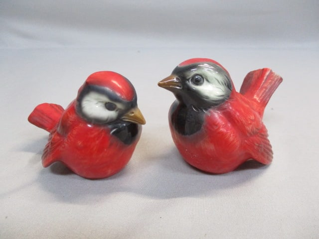 2 Vintage Goebel Porcelain Red Cardinals 3.5" x 2.5": .