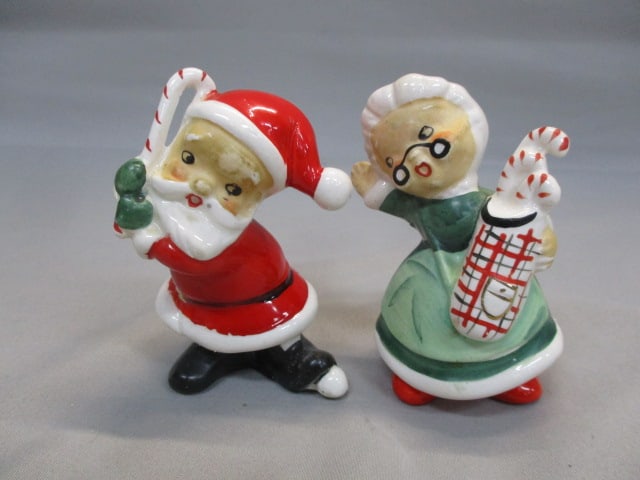 1950's Christmas Golfing Santa & Mrs Claus Salt & Pepper Shakers: 3.5" Made in Japan