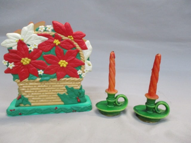 Vintage Christmas Poinsettia Plastic Napkin Holder 6" (1 of 7)