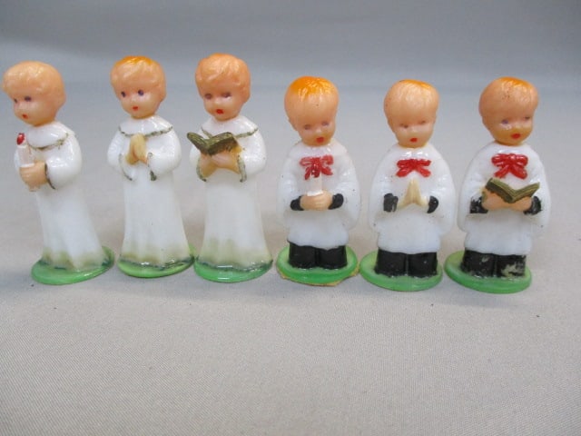 1950's Christmas Choir Boys Hard Plastic (1 of 5)