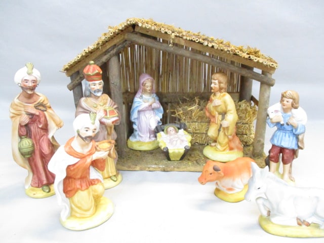 10pc Nativity Ceramic Figures and Wood Crèche (1 of 11)