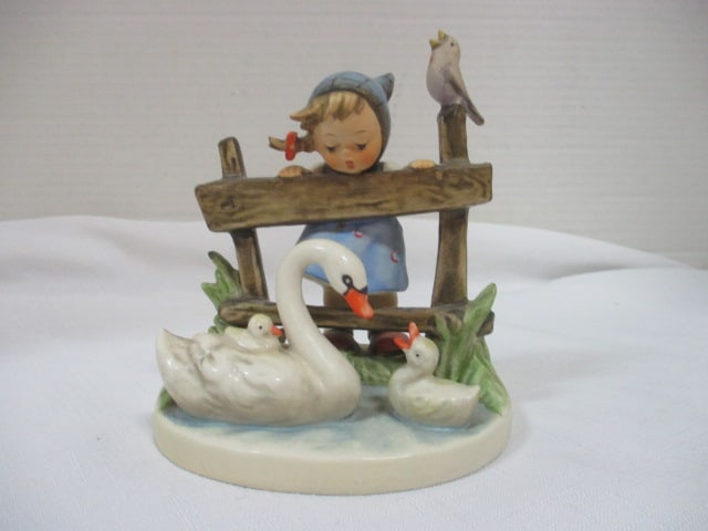 Goebel/Hummel 'Feathered Friends' Figurine: 4 1/2"
