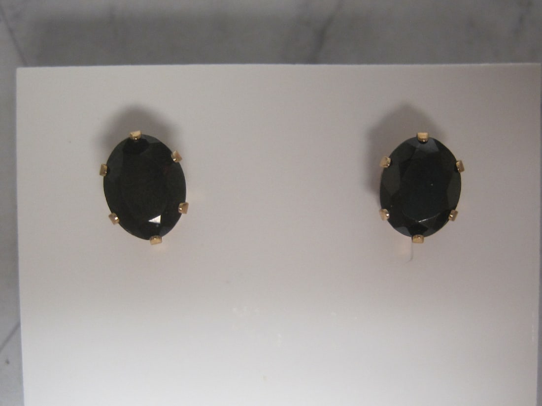 14k Gold Garnet Pierced Earrings: Deep rich oval gems totalling 5 Carats