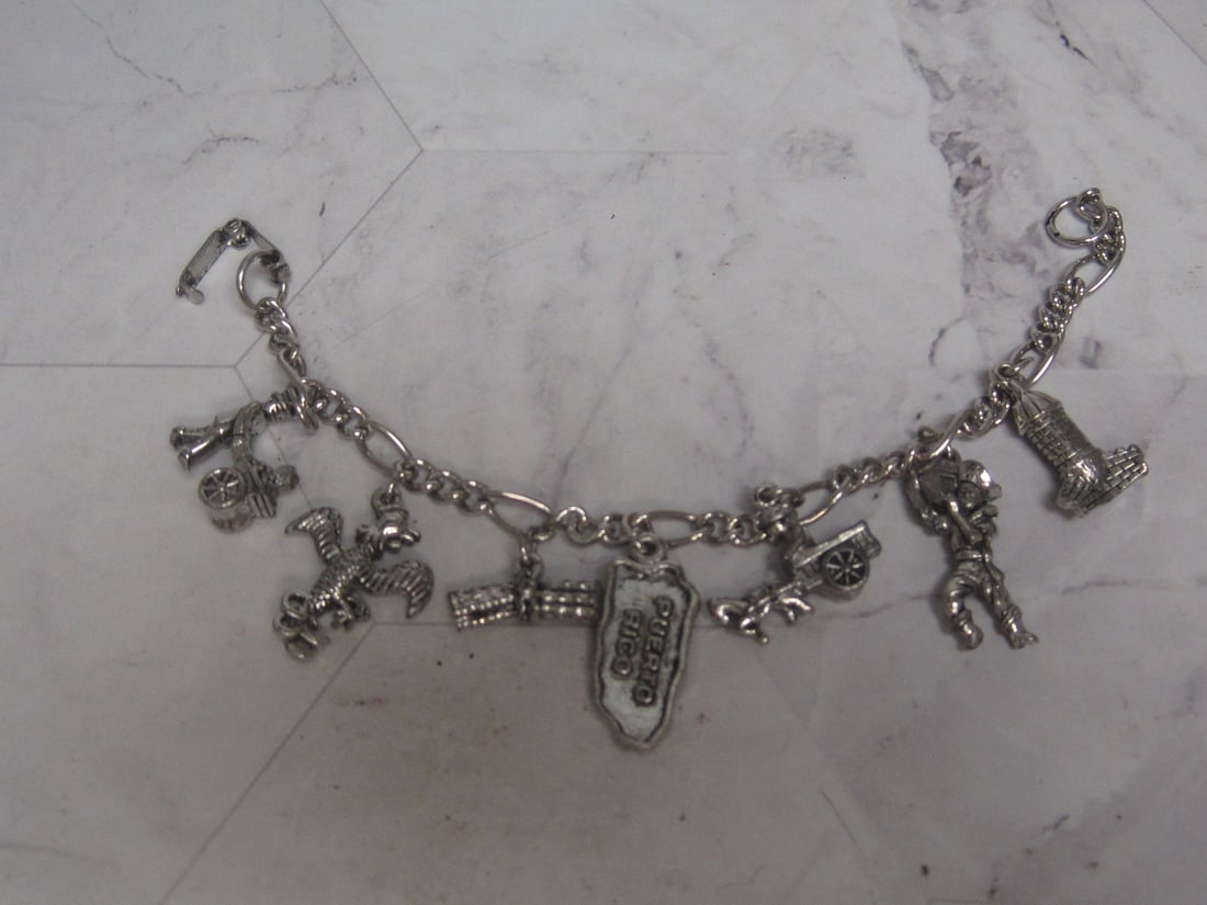 7" Puerto Rico Charm Bracelet with 7 Charms: .