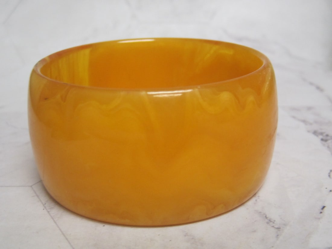 Butterscotch Bakelite Bangle Bracelet: .