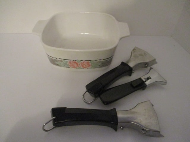 Corningware 1.5 Liter Baking Dish and 3 Handles (1 of 4)