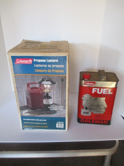 Coleman Lantern in Box (1 of 1)