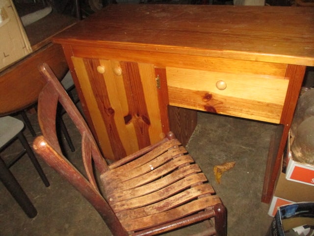 Desk with Chair: .