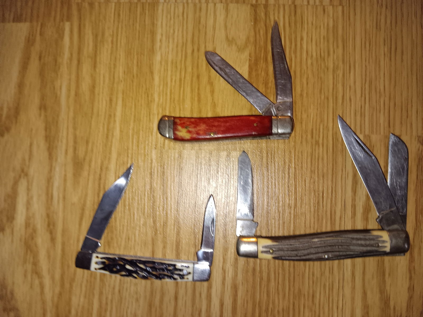 Three Pocket Knives (1 of 3)