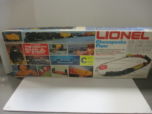 Lionel Chesapeake Flyer Train Set in Box (1 of 7)