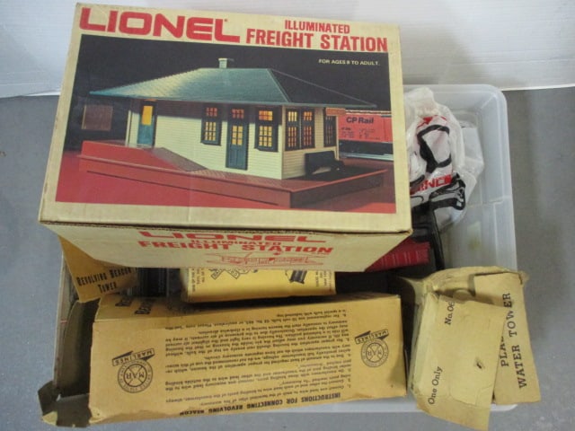Lionel Train Set w/Accessories: .