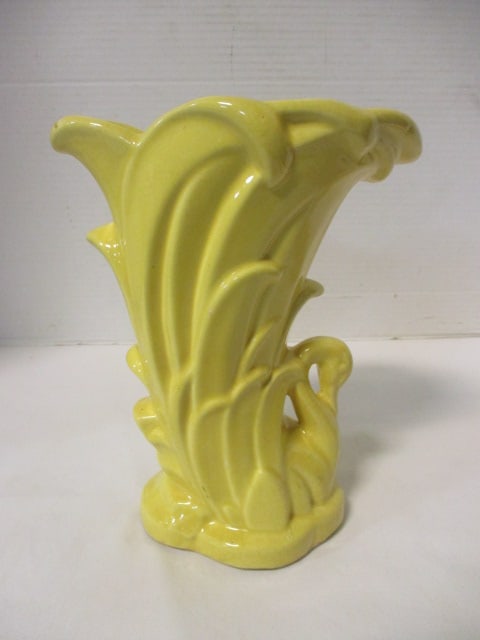 McCoy Yellow Swan Vase (1 of 6)