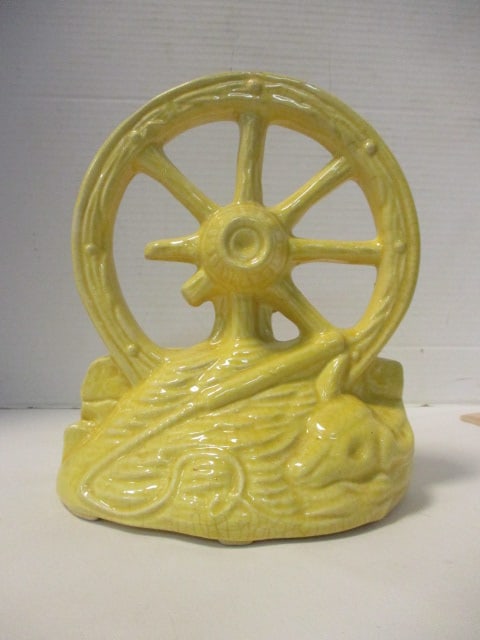 McCoy Wagon Wheel Yellow Planter (1 of 9)
