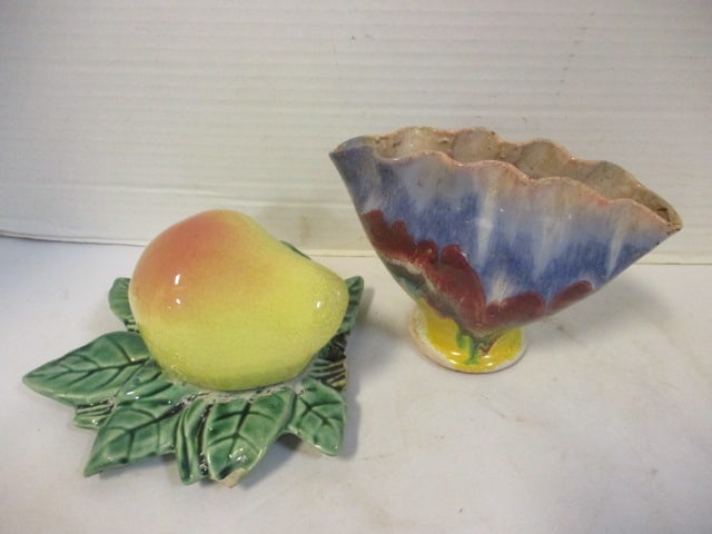 McCoy Vintage Pear Wall Pocket & Fluted Edge Fan Vase (1 of 9)