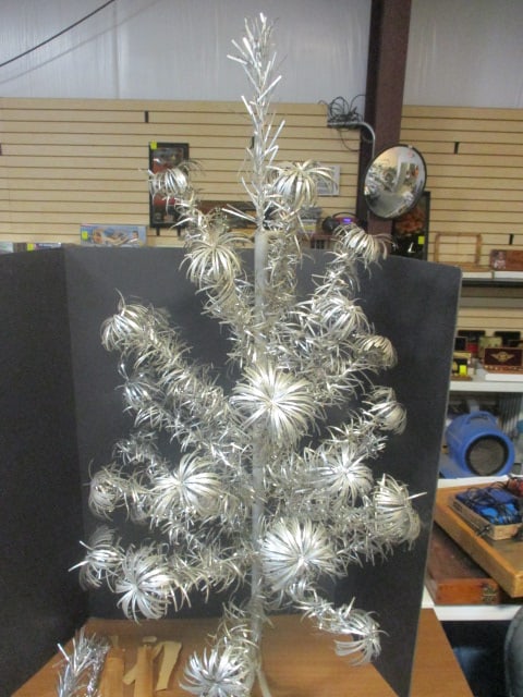 4' Vintage Aluminum Christmas Tree (1 of 9)