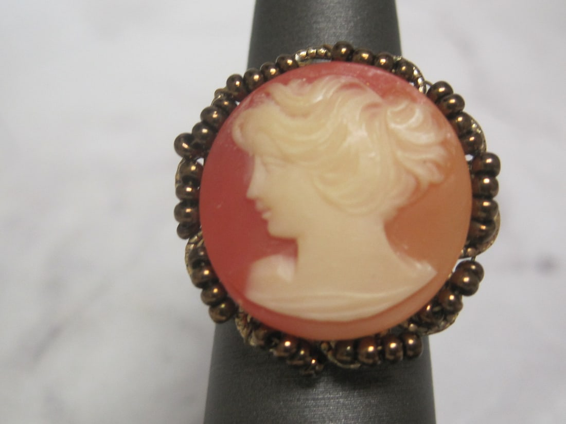 Vintage Gold Tone Cameo Ring in Beaded Frame: Adjustable