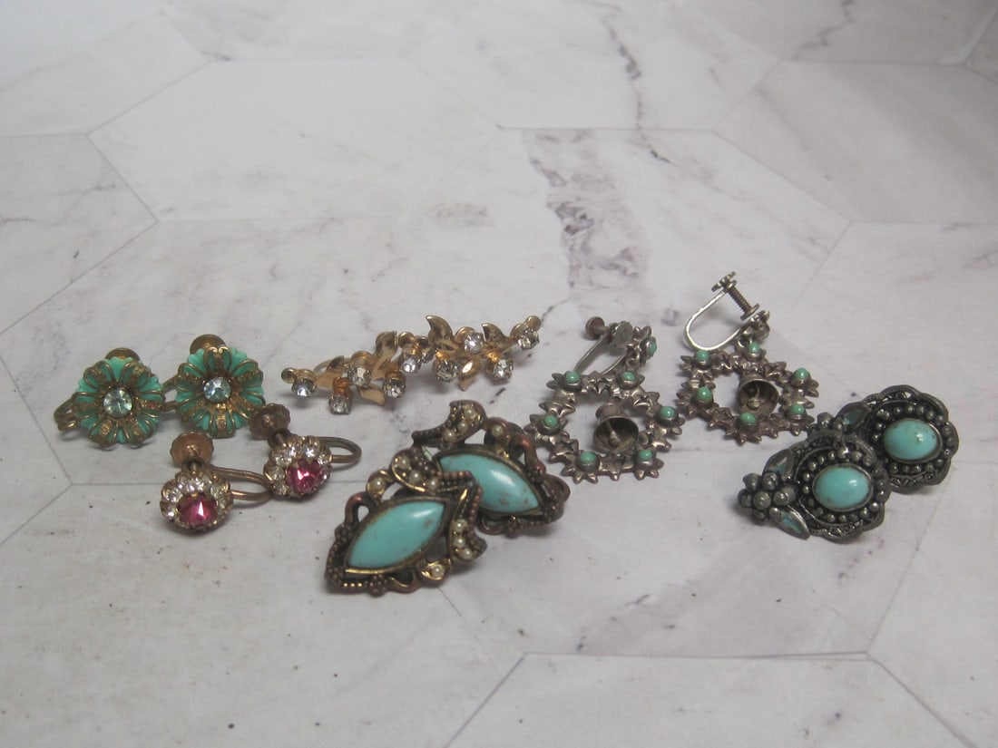 8 Pair of Vintage Screwback Earrings: .