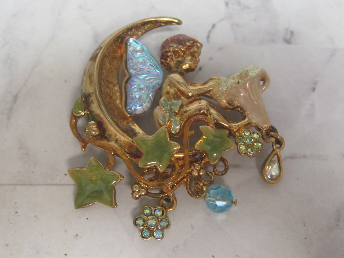Kirks Folly Brooch: .