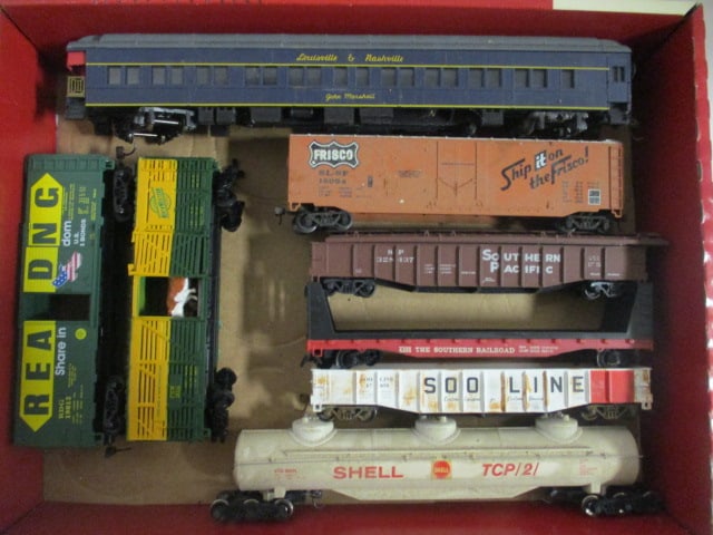 Lot of 8 Vintage HO Scale Model Train Cars - includes Passenger Car (1 of 5)