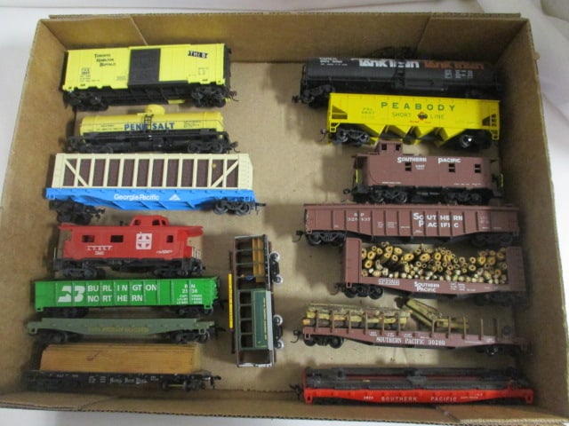 Lot of 16 Vintage HO Scale Model Train Cars - includes 3 Cabooses (1 of 6)