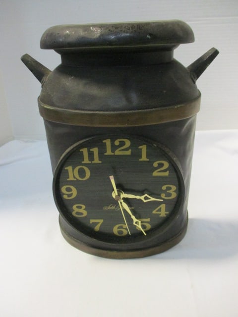 Retro Seth Thomas "Milk Maid" Quartz Wall Clock: 9" x 11 1/4"