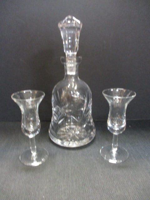 Heavy Glass Decanter & 2 Cordials (1 of 11)