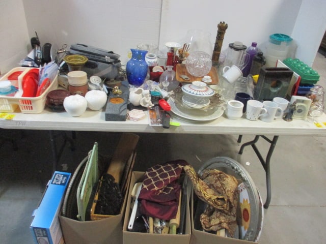 Table Lot-Glassware, Pitchers, Trays, Mugs, Vases, Speakers, (1 of 12)