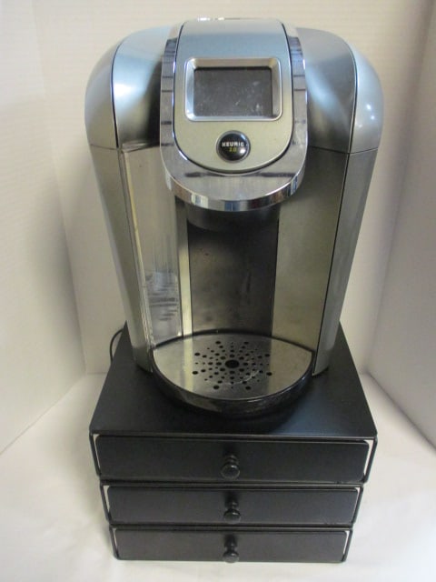 Keurig 2.0 Series Coffee Maker w/3 Pod Holders & Pods: .