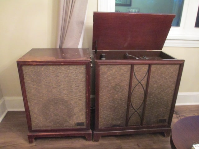 Midcentury Zenith Stereophonic High Fidelity Console Turntable and Cabinet Speaker (1 of 16)
