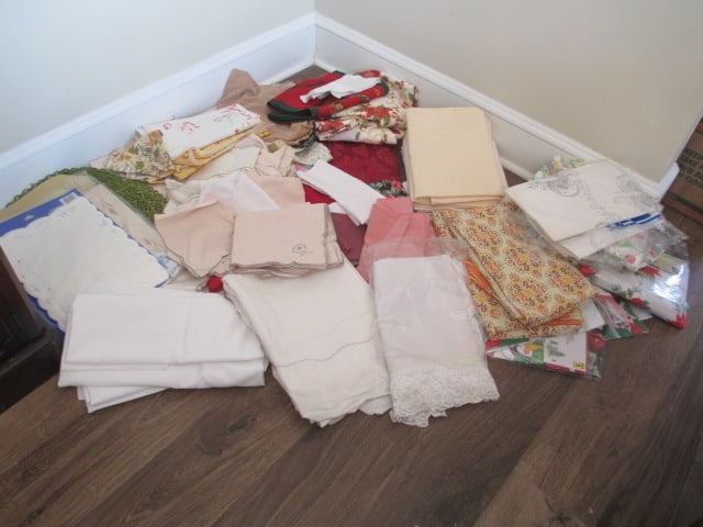 Large Grouping of Old Table Cloths, Napkins and Placemats: See pictures and preview for selection, Local Pickup Only