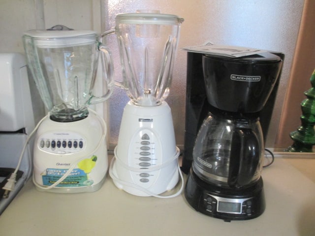 Black & Decker 12 Cup Coffee Maker, Kenmore and Osterizer Blenders: All power on, Local Pickup Only