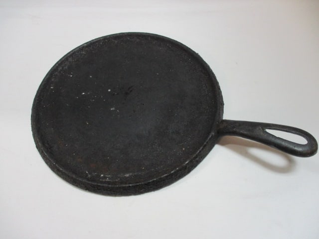 Vintage Cast Iron Round Griddle Pan - Marked "A8": 9 3/4"