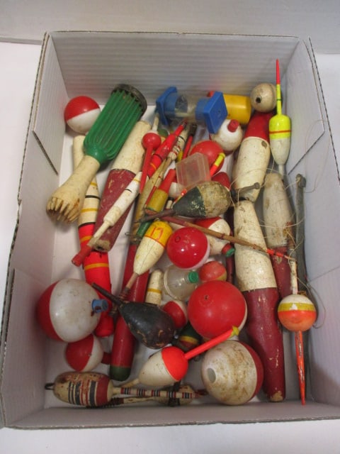 Lot of Vintage Fishing Bobbers and Floats (1 of 6)