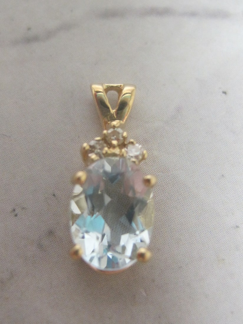14k Gold Aquamarine & Diamond Pendant: Weighs 1 gram, Oval 1 carat gem with 3 round diamonds