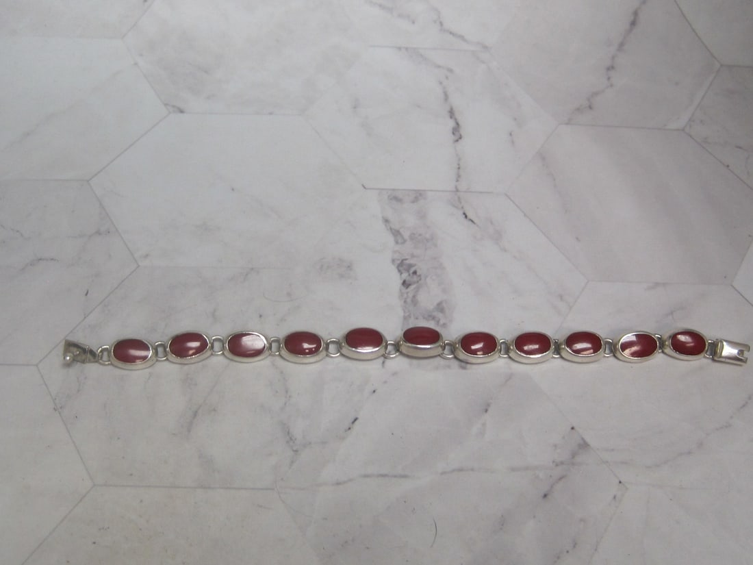 Sterling Silver Red Carnelian Bracelet: Weighs 15 grams, 7" long, oval stones
