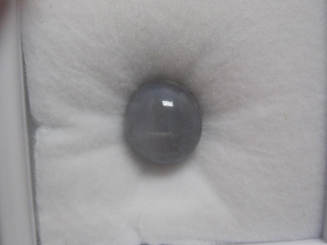 Silver Grey Star Sapphire: 7.9 carats, cabochon cut, 8mm