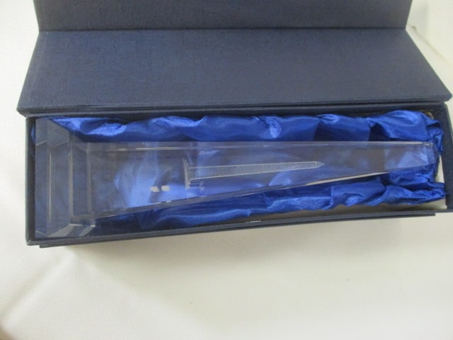 Washington Monument Crystal Souvinir Replica in Case: 9"