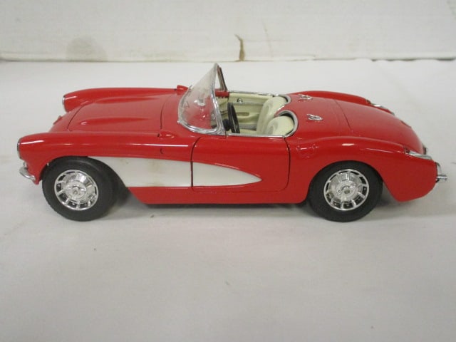 Road Tough Die Cast 1957 Chevrolet Corvette: .