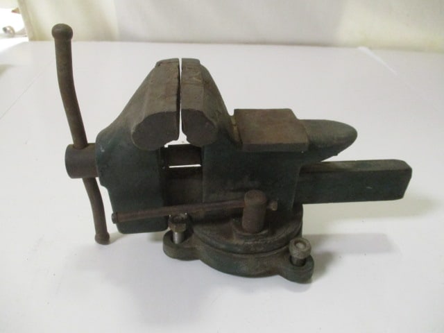 Green Painted 3 1/2" Cast Iron Vise (V16-V17): .