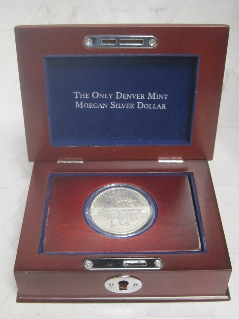 1921 D UNC. Morgan Silver Dollar: In deluxe case
