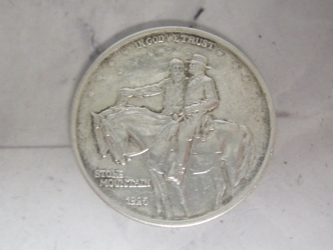 1925 UNC. Stone Mountain Commemorative Half Dollar: . 